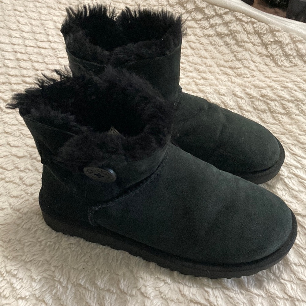 Ugg Bailey button mini
